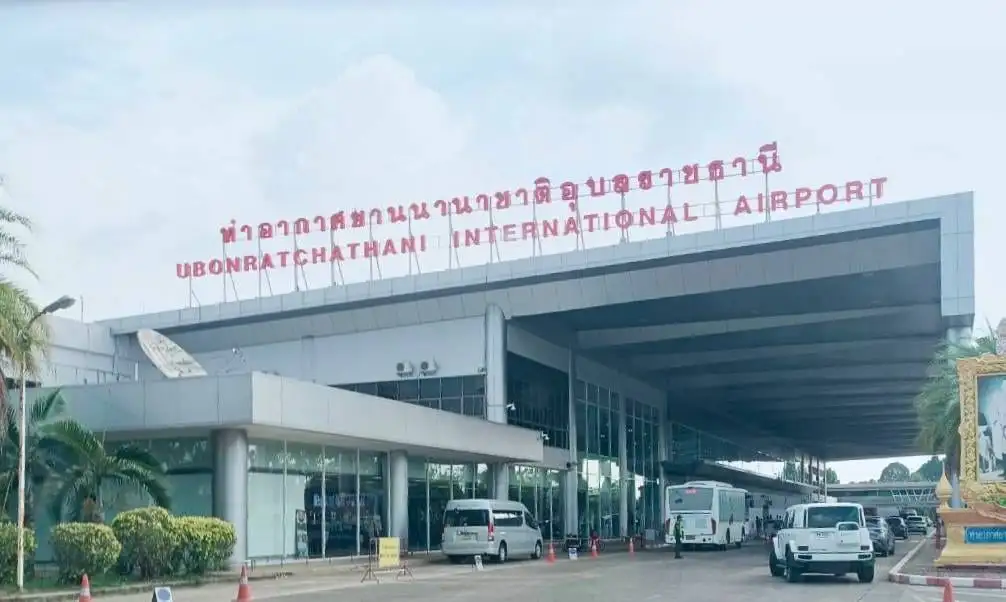 อาคารผู้โดยสารท่าอากาศยานนานาชาติอุบลราชธานี จุดรับส่งของแท็กซี่อุบล